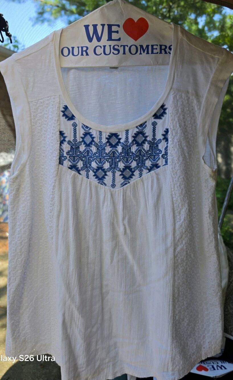 Lucky Brand White/Blue Embroidered Sleeveless Scoop Neck Top M Cotton